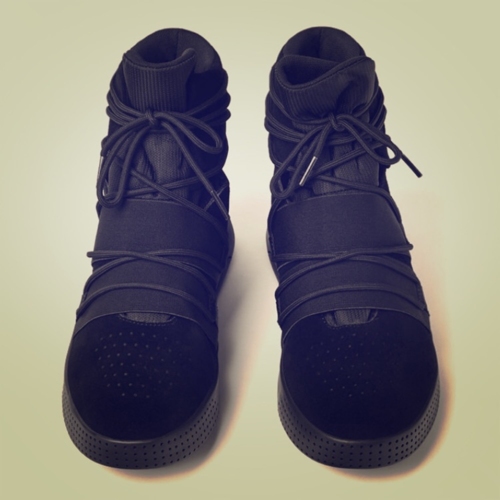 Black leather hightop sneakers size 9